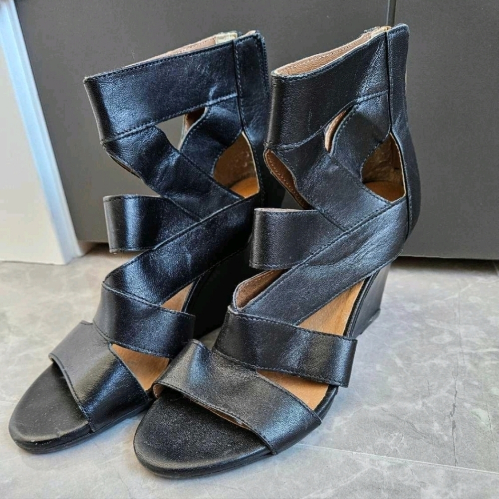 Size 7.5 Aldo Wedge Black Heels